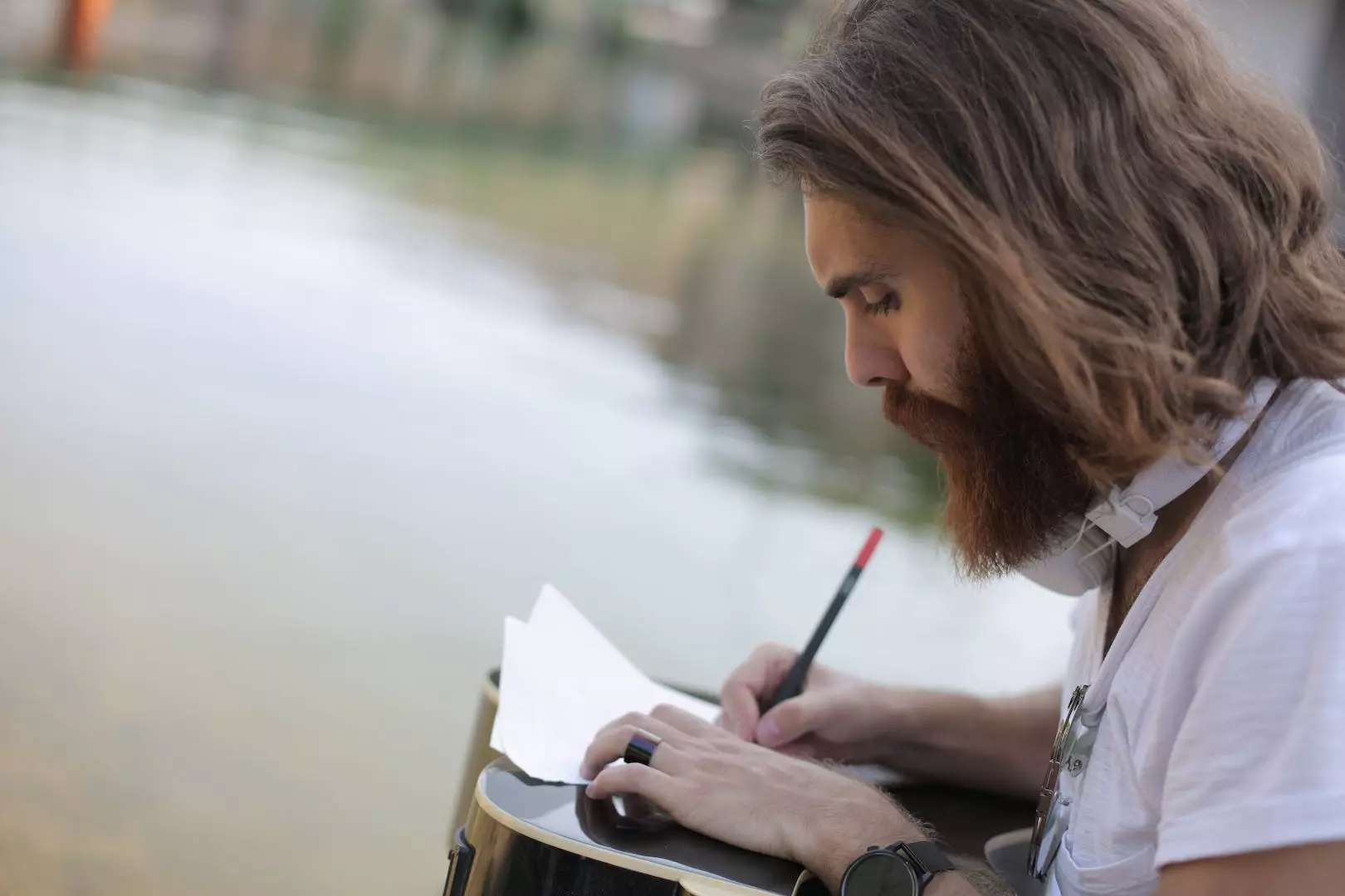 Hvordan skrive dikt: En trinnvis guide